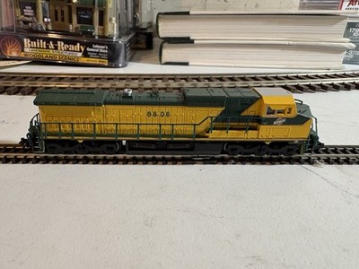 Bachmann Spectrum N Scale GE Dash 8-40CW CNW #8606 Locomotive 86068 