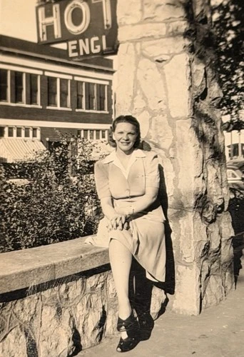 Neon Hotel Sign & Beautiful Woman 1940s Vintage Photo Fashion News Funny Pages