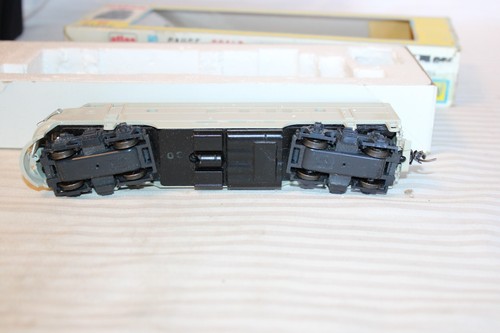 HO Scale Atlas, FP-7 Diesel Locomotive, Undecorated, Gray, #8301 - Picture 4 of 4