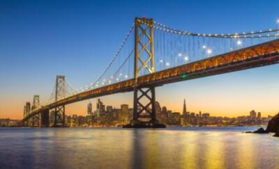 Wandbild: Klassische Panoramablick auf die berühmte Oakland Bay Bridge mit [...]
