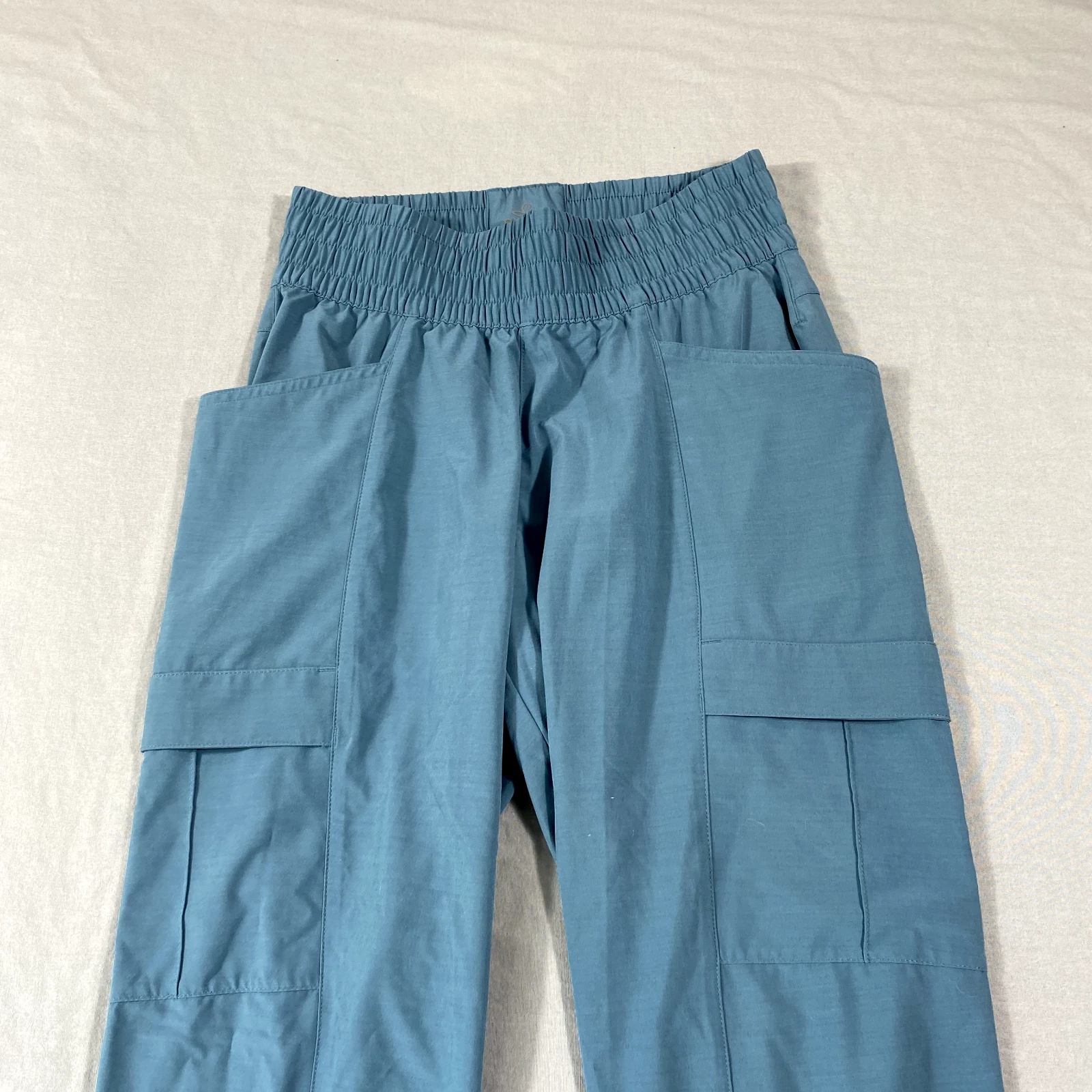 prana capri cropped pull-on cargo athleisure pants