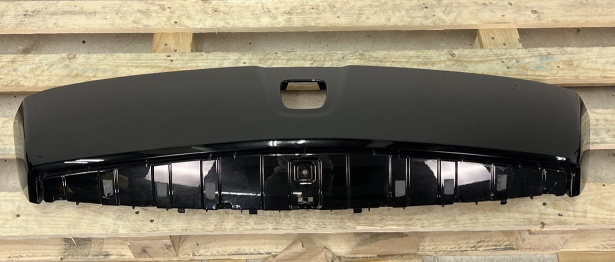 Rolls-Royce Cullinan RR31 Upper Grille Cover 8497322-07 2020-2026 OEM
