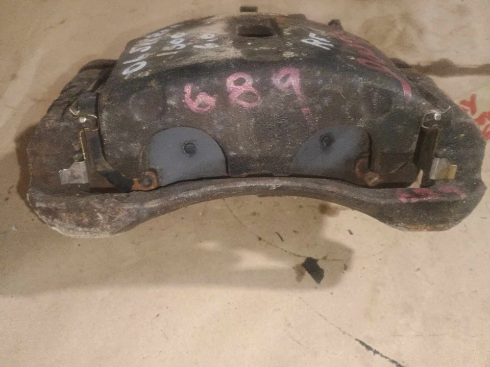 02-07 SIERRA DENALI 03-09 HUMMER PINZA FRENO DELANTERO PASAJERO TRASERO DERECHO OEM Foto 3 de 4