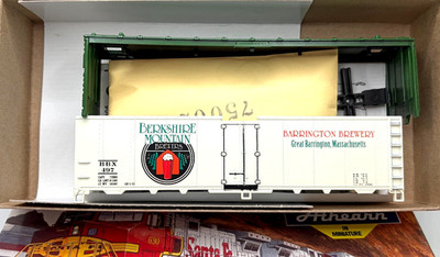HO GREENWAY PRODUCTS CUSTOM PAINTED BEER REEFER KIT BERKSHIRE BREWING BARRINGTON