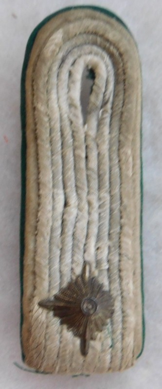 WWII GERMAN 2ND LT. SHOULDER BOARD