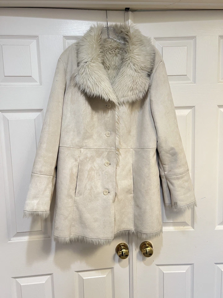 Abrigo beige imitación gamuza piel ribete botón delantero para mujer grande invierno cálido Foto 2 de 4