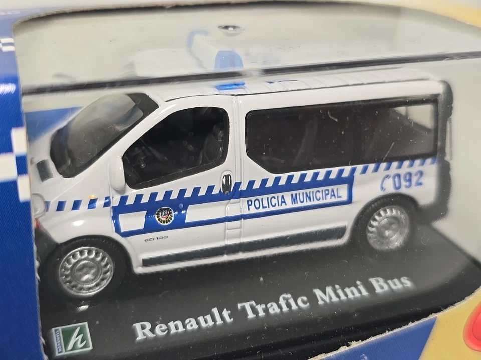 CARARAMA 1/72 RENAULT TRAFIC MINI BUS POLICIA OO MODEL RAILWAY SCALE POLICE CAR - Image 2 of 2
