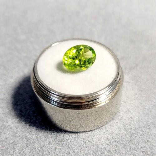 Natural Handcut Apple Green PERIDOT Faceted Oval Gem; 3.175ct; 11x7mm; Arizona - Picture 6 of 9