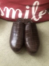 NEW AQUA BROWN LEATHER CLOGS, Size 7