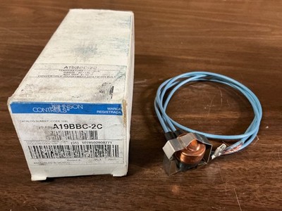 Johnson Controls A19BBC-2C; 38Y070; New and Unused; Line Voltage Mech T-Stat
