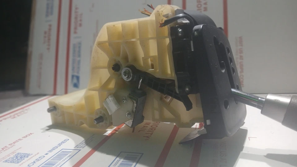 2006-2012 KIA Sedona Hyundai Entourage Floor Gear Selector Shifter Assembly Knob - Image 2 of 4