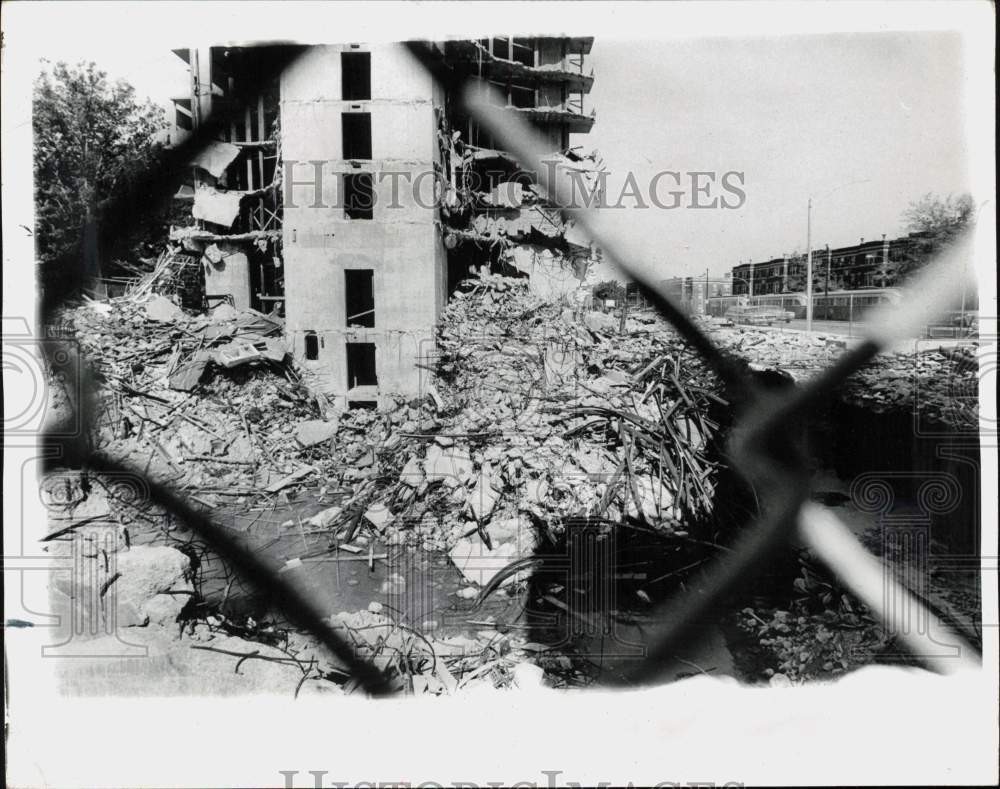 1971 Press Photo View of rubble from a collapsed building on Commonwealth Avenue