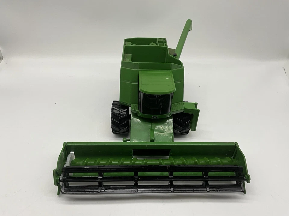 ERTL 9510 Vintage John Deere Combine With Cornhead Attachment Scale 1:32 - Image 4 of 4