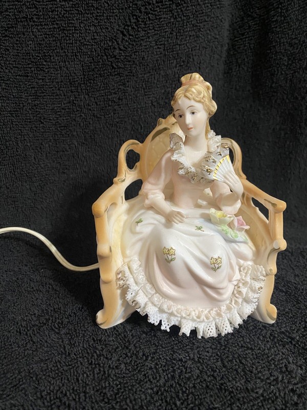 Vtg. Porcelain Colonial Victorian Woman Night Light Lamp