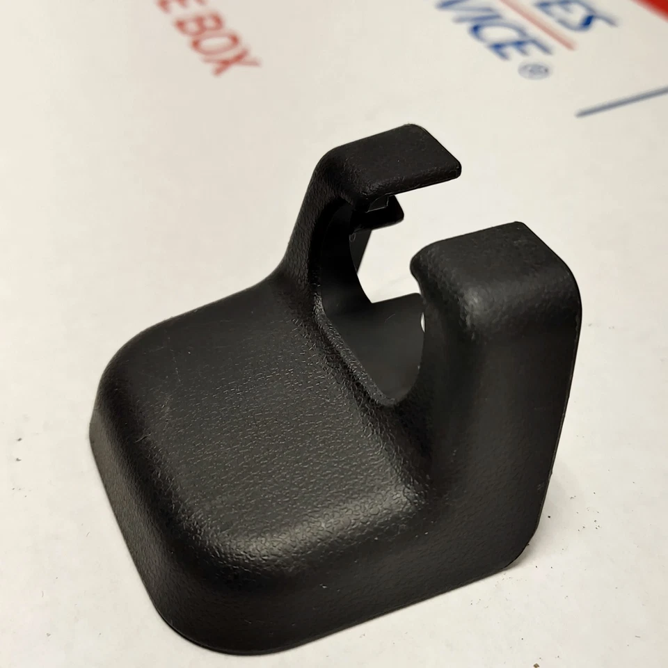 05-10 Toyota Scion TC ASIENTO DELANTERO TRASERO PERNO CUBIERTA PLÁSTICO NEGRO 72137-21020 OEM Foto 3 de 4