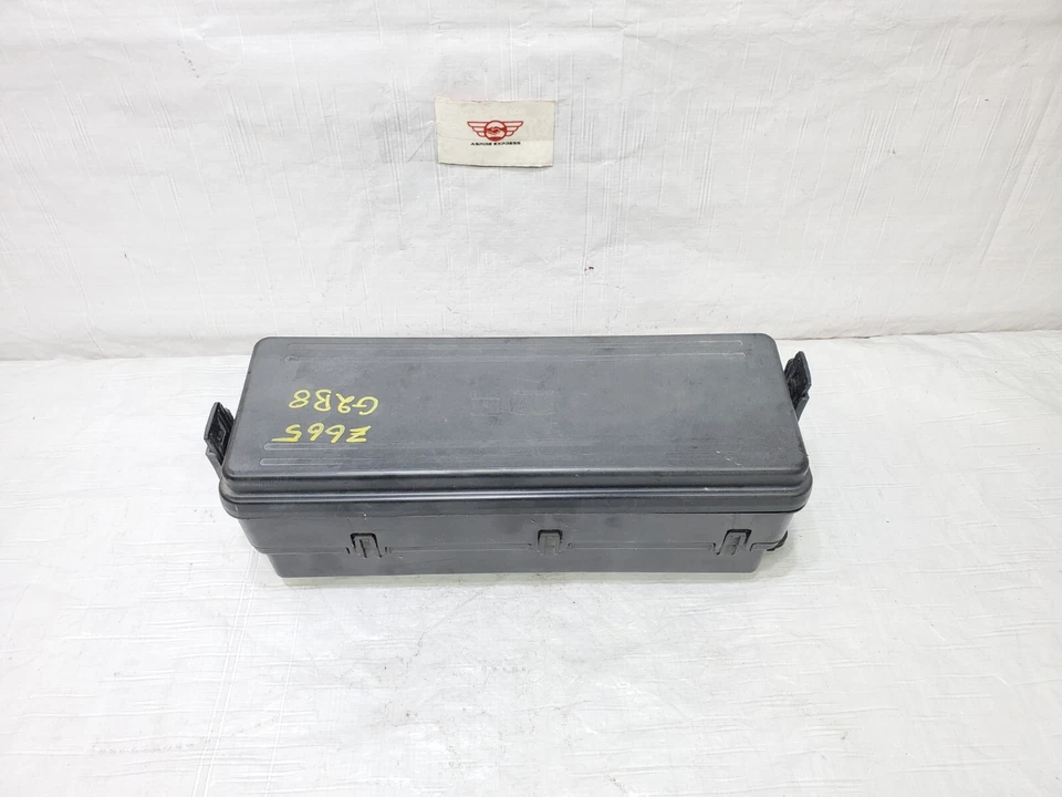 2018-2020 Land Rover Range Rover Sport Front Engine Fusebox Power Relay Fuse Box - Image 3 of 4