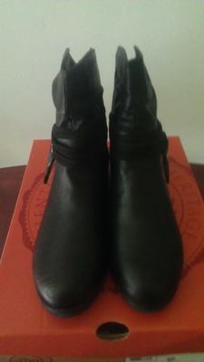 Juniors So Boots 'Scates' size 6 Black MSRP 59.99