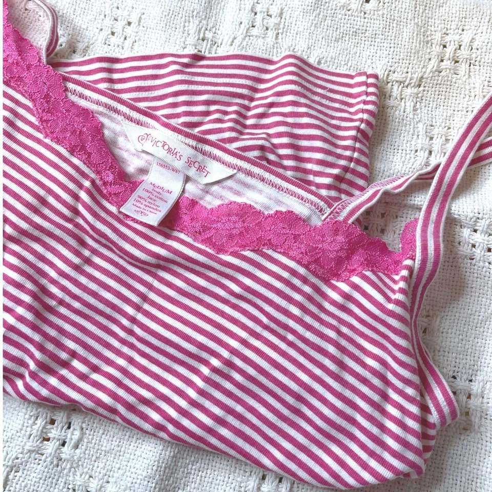 Top cami mediano de encaje a rayas rosa y blanco Y2K Victoria's Secret Foto 3 de 4