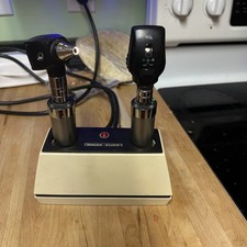 Welch Allyn 3.5V 71110 Desk Charger w/ 11710 Ophthalmoscope  and Otoscope