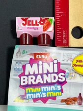 "Zuru Mini Brands Mini Minis" Jell-O Strawberry Snack Cup Pack