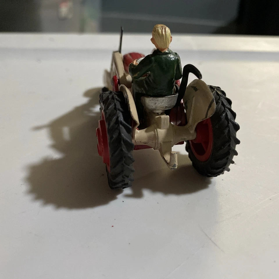 Vintage Corgi Toys 53 Massey-Ferguson 65 Tractor with Shovel Original And Figure - Image 2 of 4