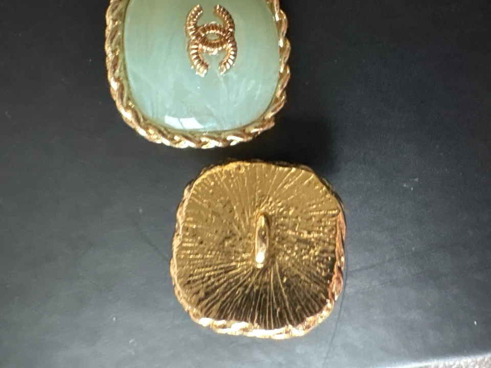 CHANEL Square Design 2.4 cm (24mm) XL BUTTONS Set of 4 Light Green Marble & GOLD - Image 3 of 4