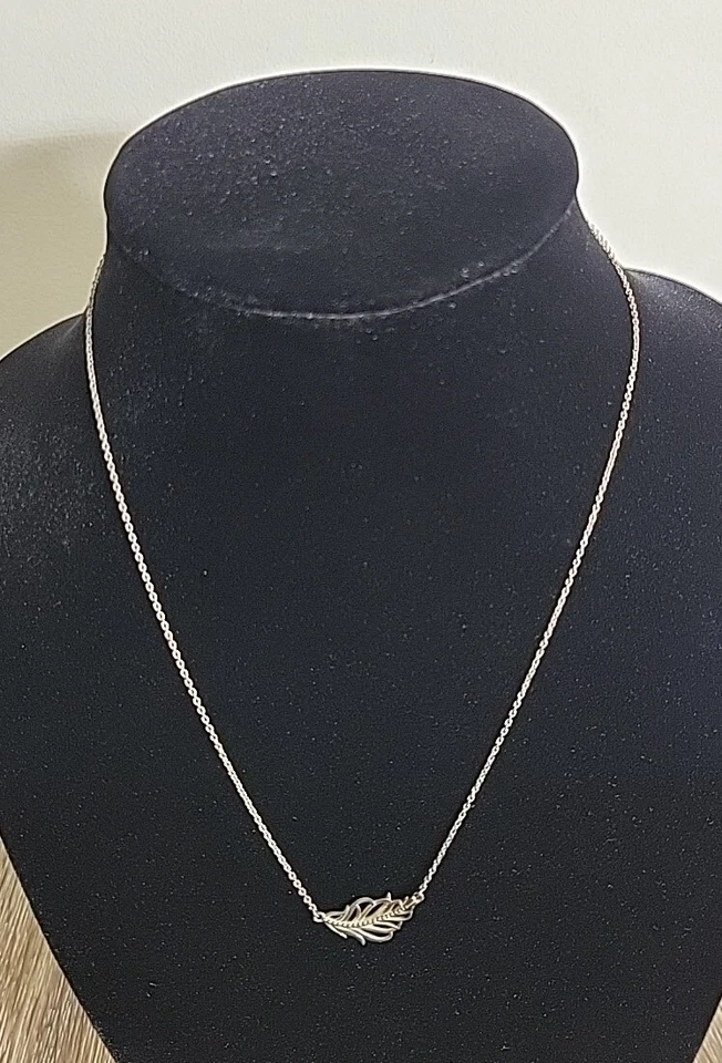 Collar de cadena de ley Chamilia para mujer colgante de plumas de plata 925 acabado tonificado Foto 2 de 4