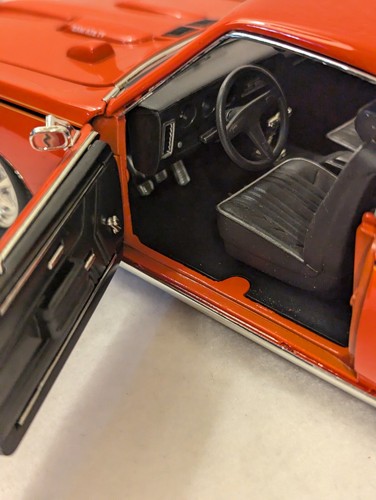 1969 Pontiac GTO judge Orange 1/18 Scale Diecast Car By Motormax 73133 - Picture 6 of 19