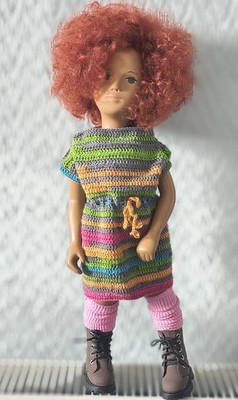 Sasha Puppe umgerurzelte rote Haare im vollen Outfit handgefertigte Kleid Stiefel enthalten