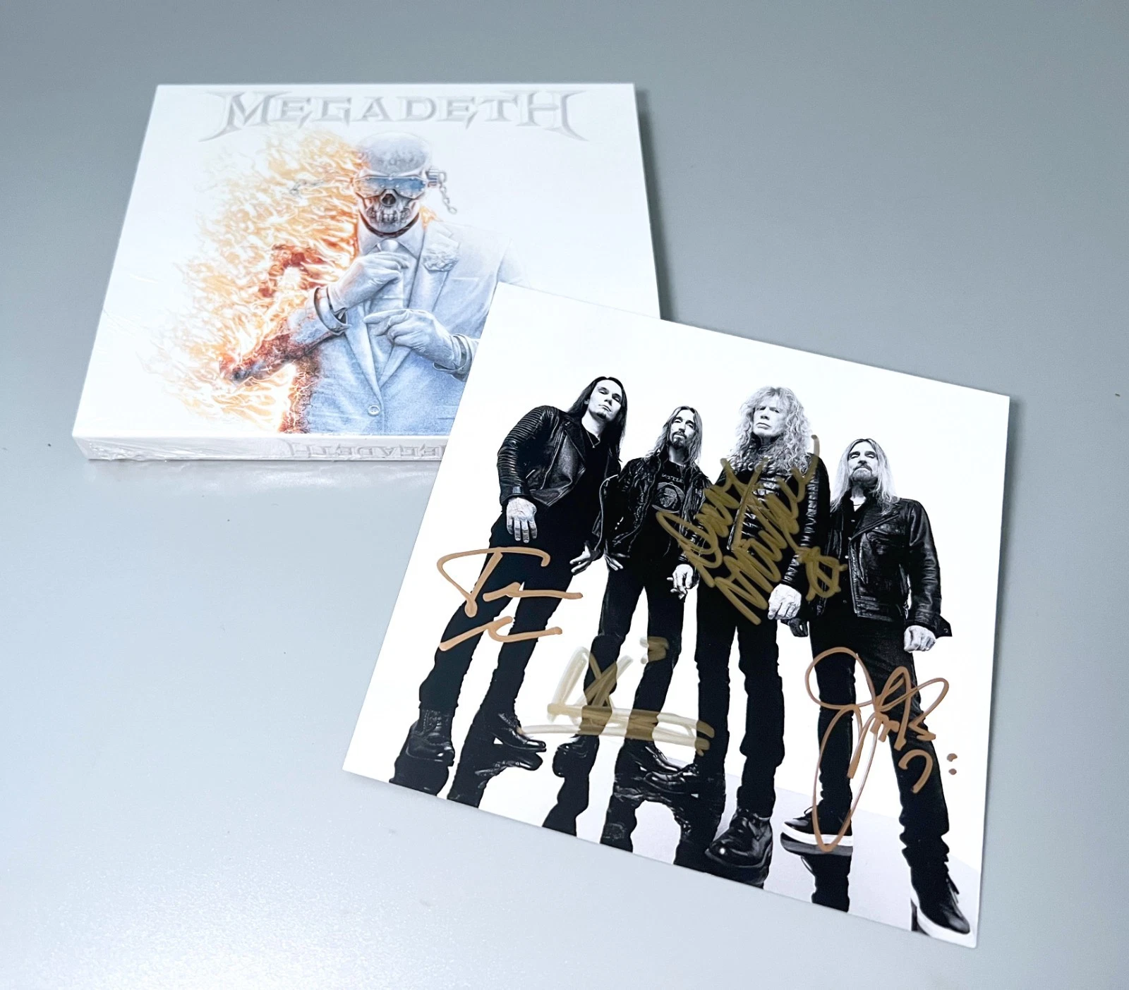 MEGADETH - HMV Exclusive O-Card Slipcase CD + SIGNED Art Card Hand - Picture 1 of 1