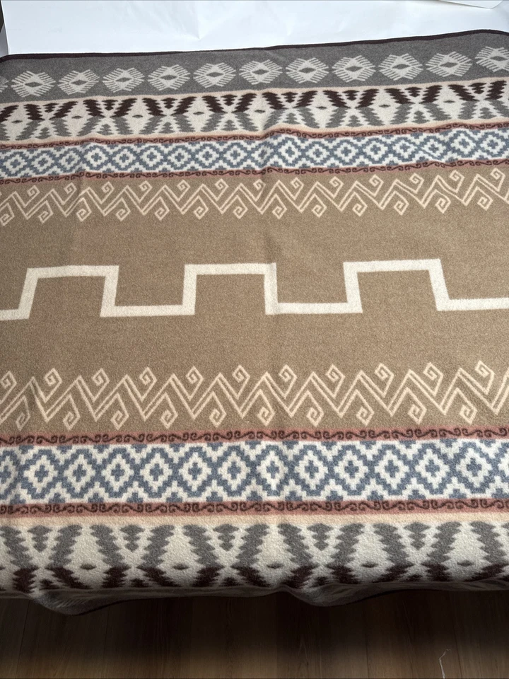 Vintage Pendleton Wool Blanket Chimayo Aztec Navajo Styling 58x56 USA - Image 4 of 4