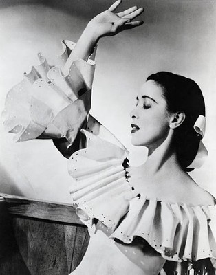 Martha Graham noted innovator in modern dance as young bride in he- Old Photo