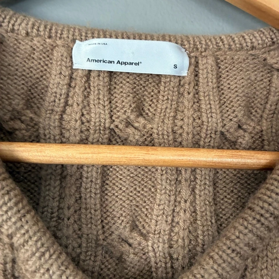 Suéter tejido con cable AMERICAN APPAREL bronceado para mujer S preparación clásico tranquilo de lujo acogedor Foto 3 de 4