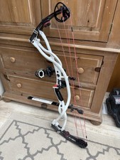 Hoyt Carbon Matrix   Pearl White 