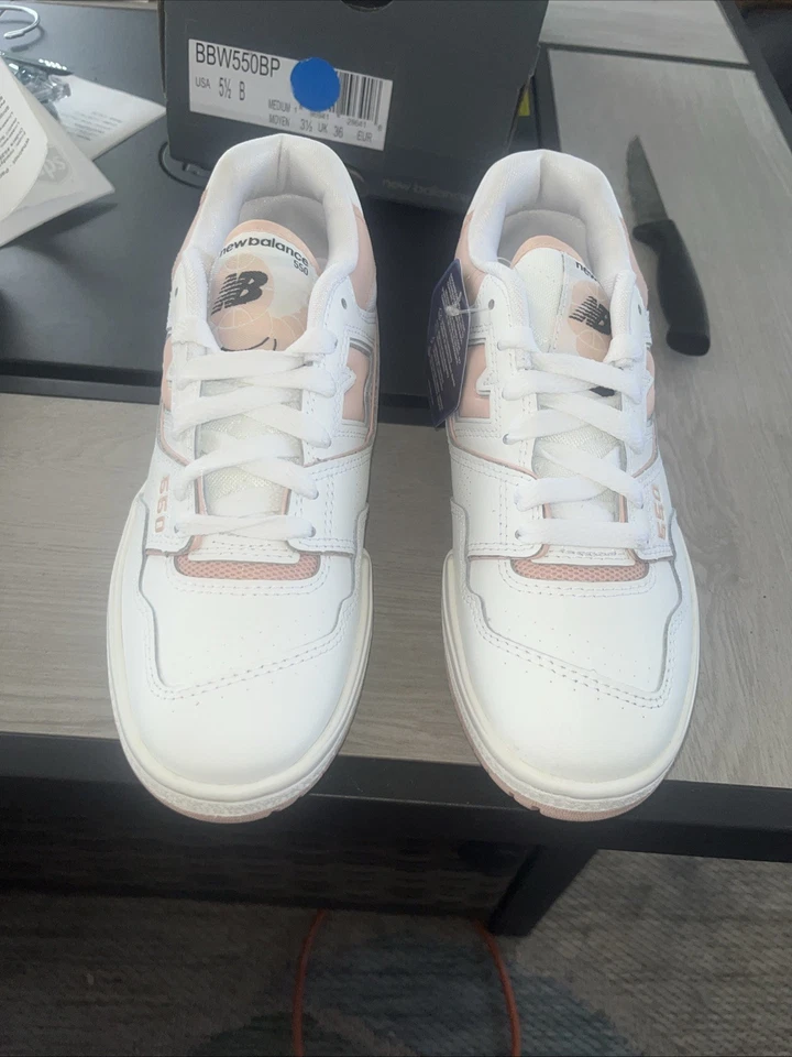 New Balance 550 BBW550BD Unisex W8/M6.5 Sneakers White/Bubblegum Pink 5.5 - Image 4 of 4