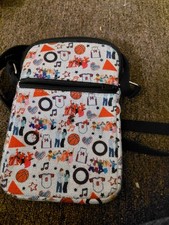 high school musical purse zips up and has strap