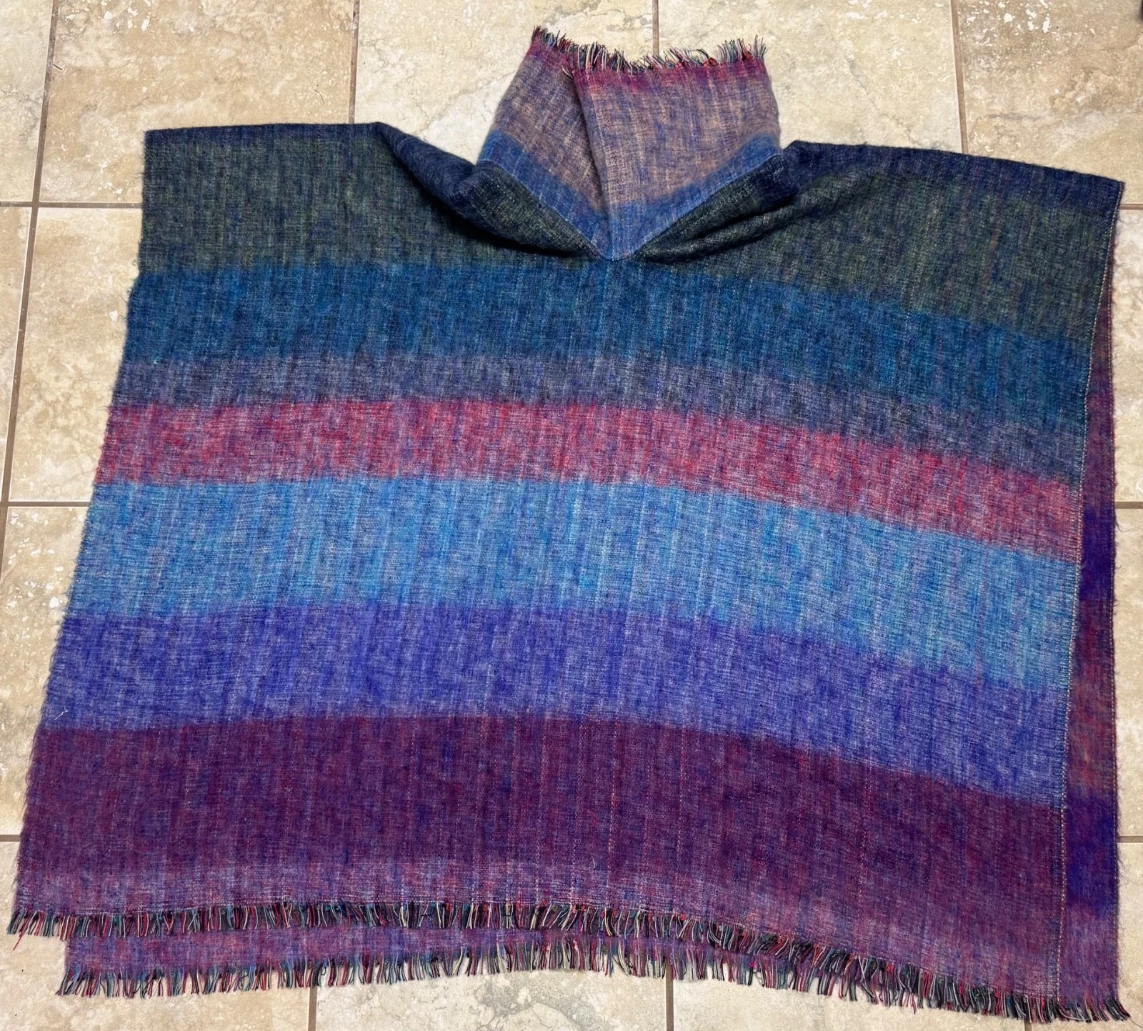 Amor a La Vida Poncho Cape Pullover Woman’s Alpaca Blend Purples Blues
Opens in a new window or tab