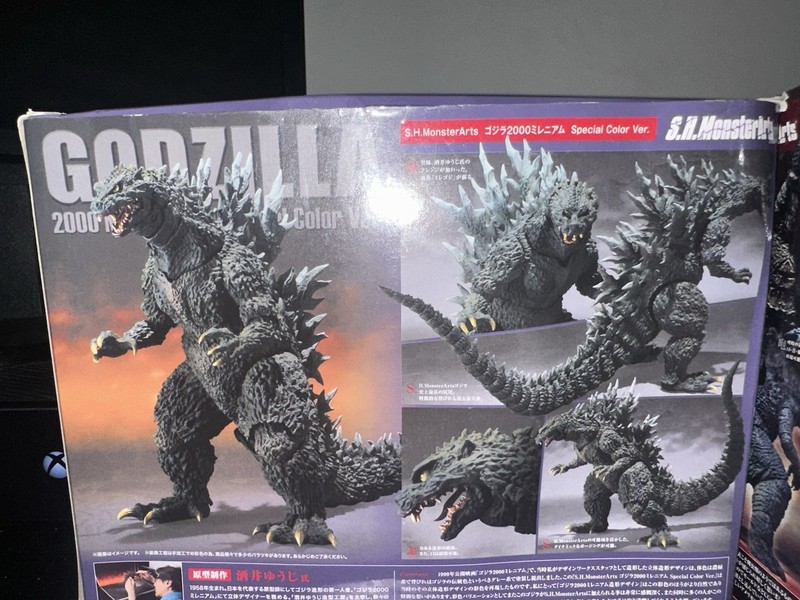 Bandai S.H.MonsterArts Godzilla 2000 Millennium Special Color Ver. Figure