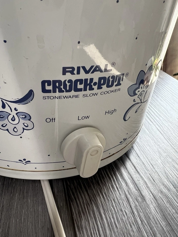 Vintage Rival Slow Cooker Crock Pot Blue Flowers model 3120 3.5 Qt Stoneware - Image 3 of 4
