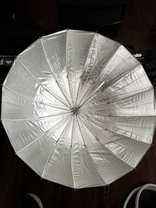 Profoto  Deep silver XL Photo Studio Umbrella, Deep Design 
