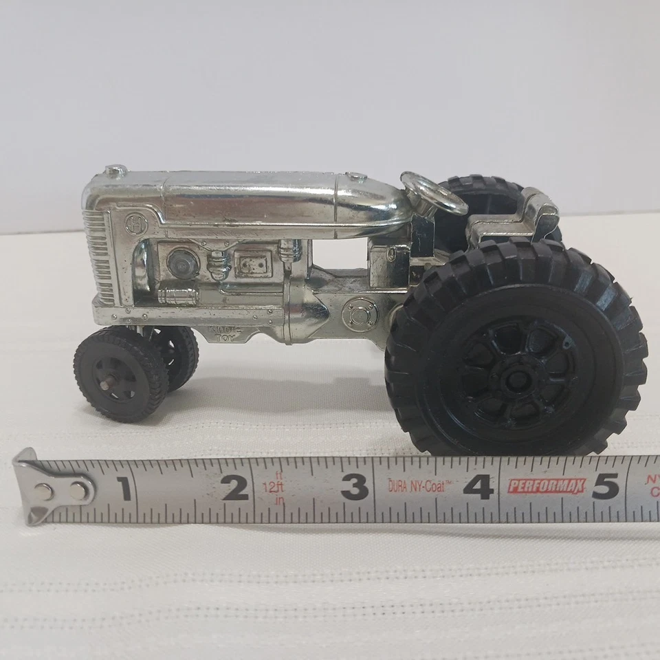 Farmall Model H 1/24 Model Silver Kiddie Toy U.S.A. "Plastic Chrome Plated?" - Image 2 of 4