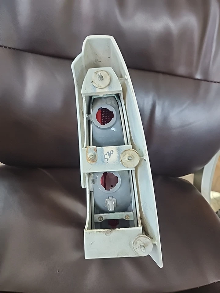 Conjunto de luz trasera izquierda Cadillac Eldorado 1988 1989 1990 1991 Foto 3 de 4