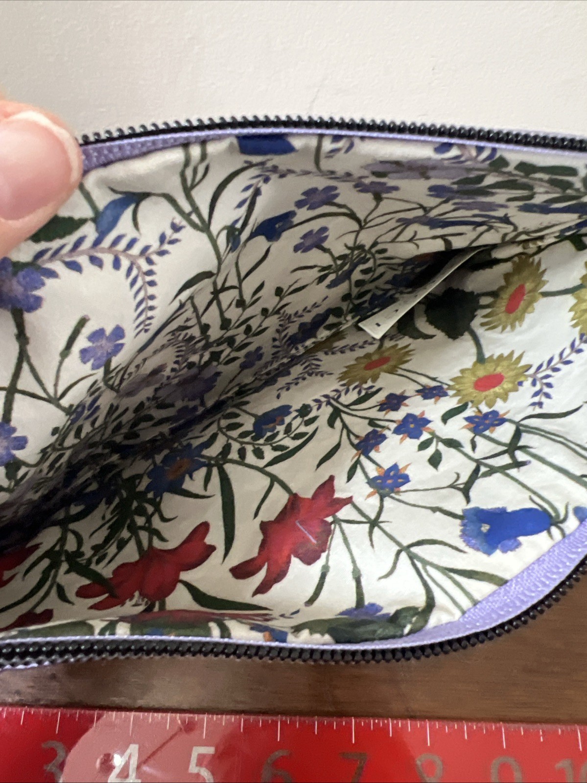 Gucci Purple Beauty Makeup Pouch With Beautiful Floral Design On The Inside! thumbnail 3