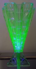 Ancien très beau vase art déco en ouraline Tchécoslovaquie - Uranium glass  C97