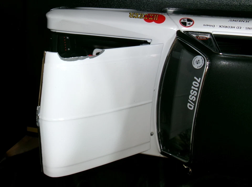 JUGUETE CHEVY NOVA SS 1968 Bill Jenkins Grumpys 1:18 para piezas o reparación necesita capó Foto 3 de 4