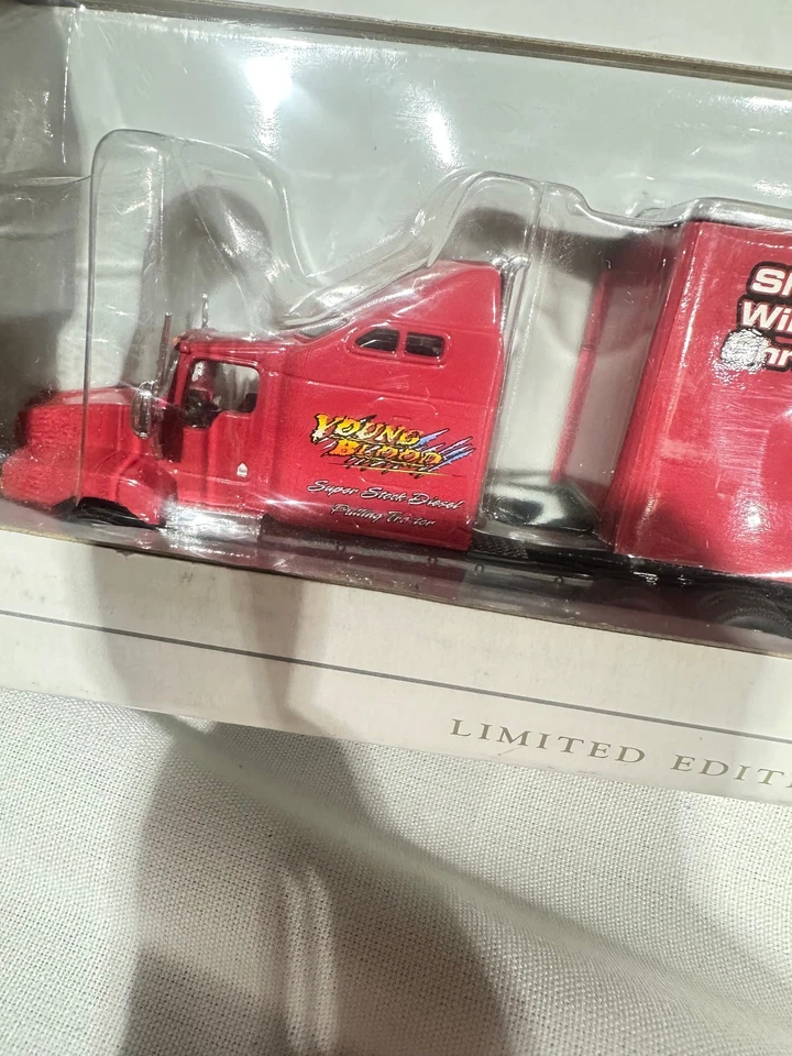 Agco Young Blood Pulling Tractor Kenworth T-600 Semi By SpecCast 1/64th Scale - Image 4 of 4