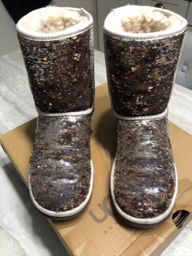 UGG Boots 7 Classic Short Sparkles 3353 W/ Champ Sparkling Silver Sequins - Picture 1 of 11