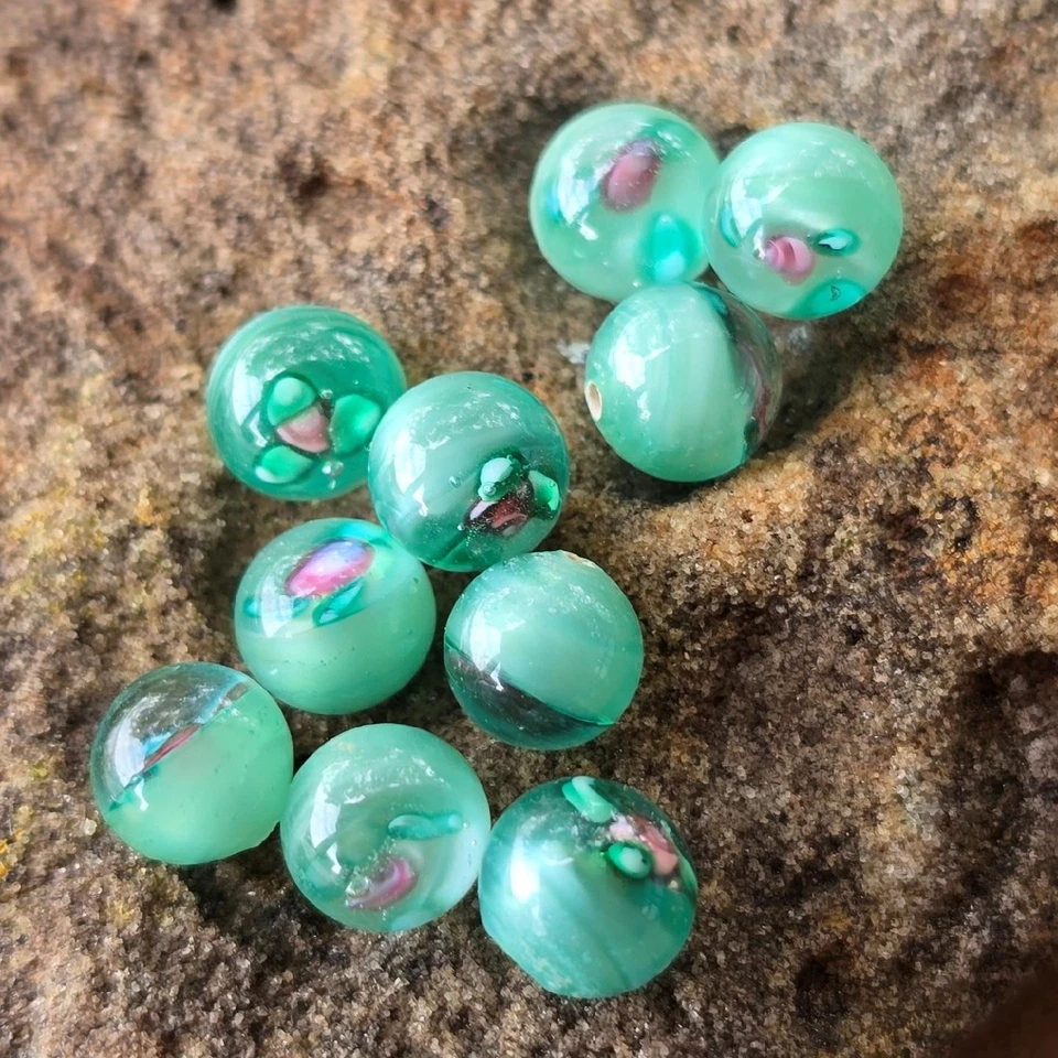 Cuentas de vidrio verde medio perforadas de 1/2 taladro de murano vintage de 6 mm con flor rosa Foto 2 de 4