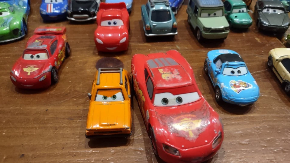 Lote de 32 Disney Pixar Cars Racers Diecast Mattel Colección Mixta/Tamaños Foto 2 de 4