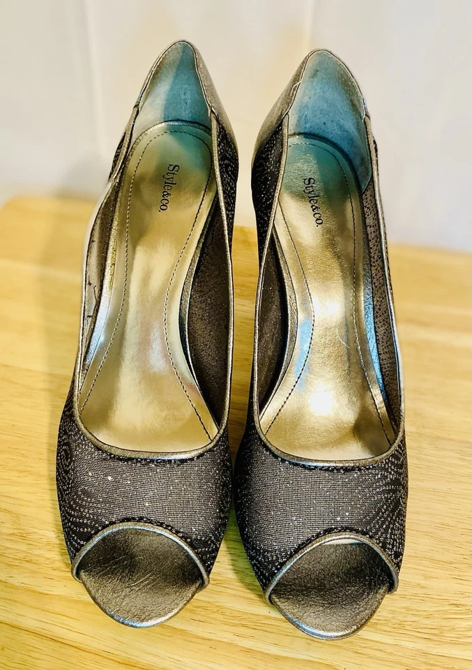 Tacones peep-toe negros brillantes Style & Co talla 10  Foto 2 de 4